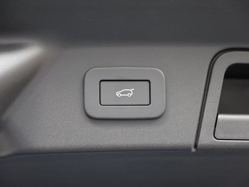 Used 2026 Land Rover Range Rover Velar S AWD/4WD image 9