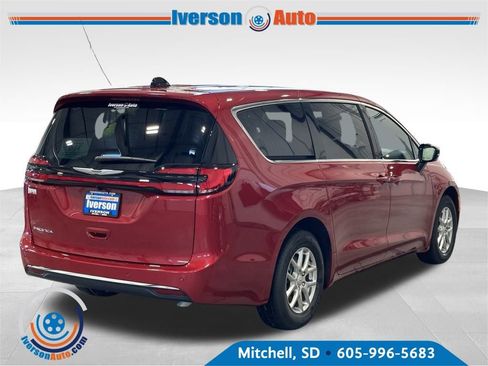 New 2026 Chrysler Pacifica Select image 7