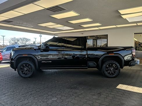 Used 2024 GMC Sierra 2500 AT4 w/ AT4 Premium Plus Package AWD/4WD image 9