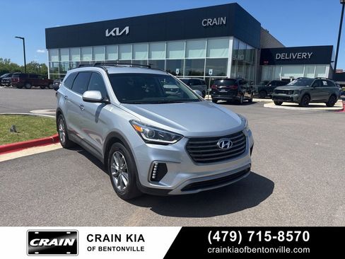Used 2018 Hyundai Santa Fe SE w/ Cargo Package FWD image 1