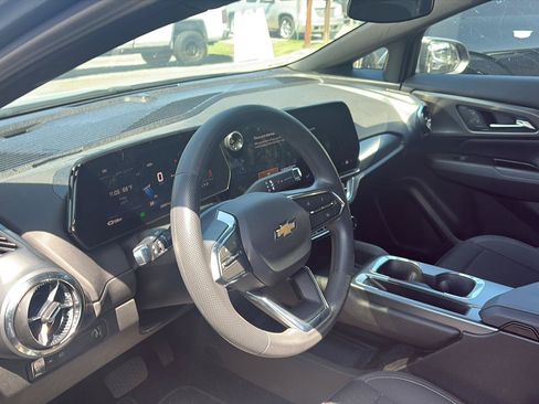 Used 2025 Chevrolet Equinox EV LT FWD image 8