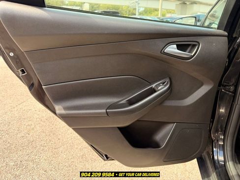 Used 2018 Ford Focus SE FWD image 27
