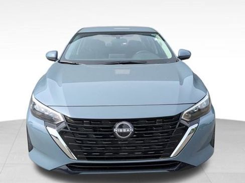 Certified 2025 Nissan Sentra SR FWD image 9