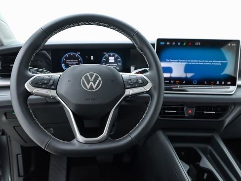New 2025 Volkswagen Tiguan SE image 58