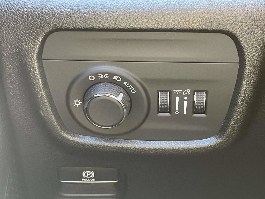 Used 2023 Jeep Grand Cherokee Altitude AWD/4WD image 67