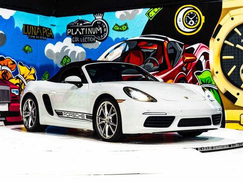 Used 2017 Porsche 718 Boxster RWD image 3