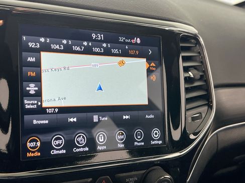 Used 2022 Jeep Grand Cherokee Limited image 14