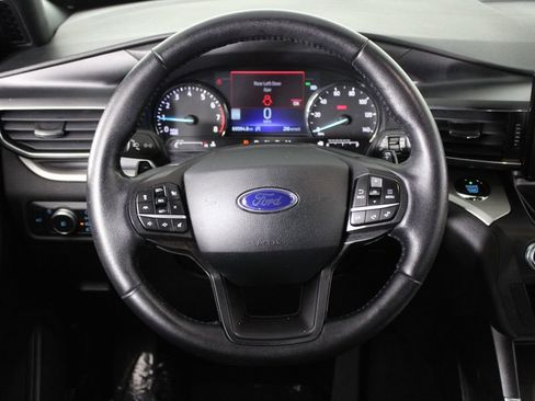 Used 2020 Ford Explorer XLT w/ Equipment Group 202A image 8