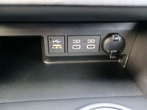 Used 2023 Toyota Highlander L image 25