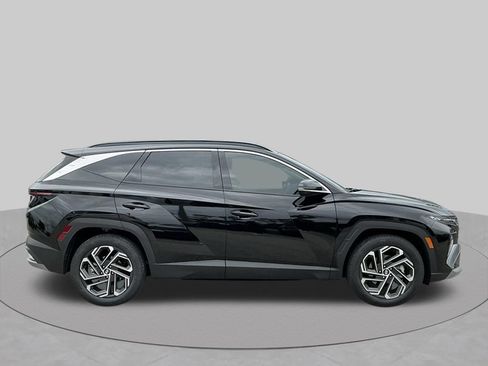 Used 2025 Hyundai Tucson Limited FWD image 23