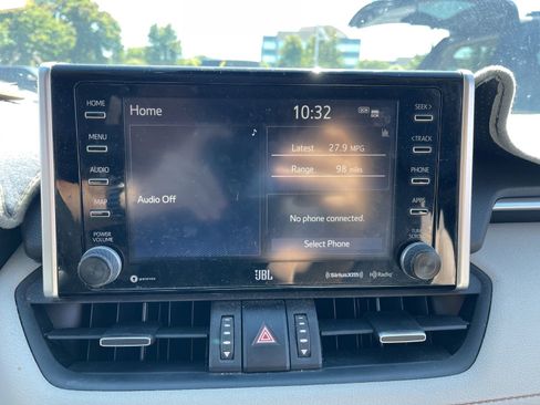 Used 2020 Toyota RAV4 XLE Premium FWD image 7