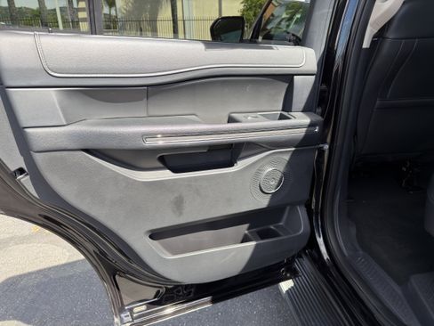 Used 2024 Ford Expedition XLT AWD/4WD image 19