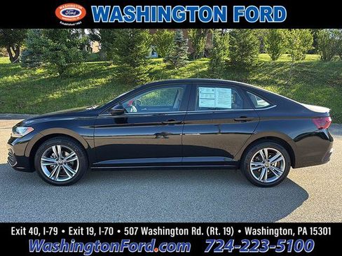 Used 2024 Volkswagen Jetta SE FWD image 1