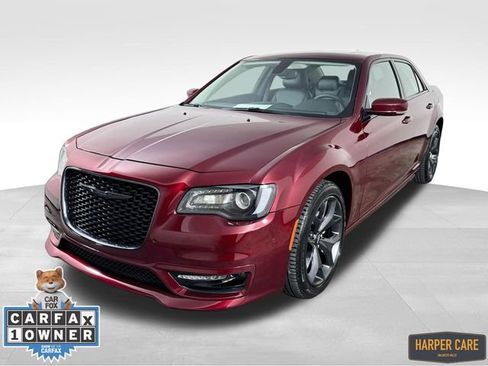 Used 2023 Chrysler 300 Touring L w/ Popular Equipment Group RWD image 1
