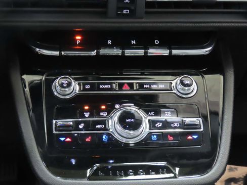 Used 2022 Lincoln Corsair Standard w/ Premium Package image 11