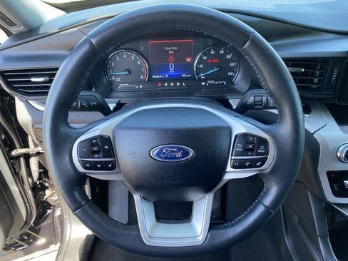 Used 2023 Ford Explorer XLT AWD/4WD image 30
