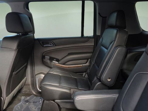 Used 2018 Chevrolet Suburban LT image 15