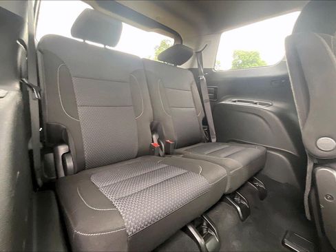Used 2023 GMC Acadia SLE w/ Driver Convenience Package FWD image 25