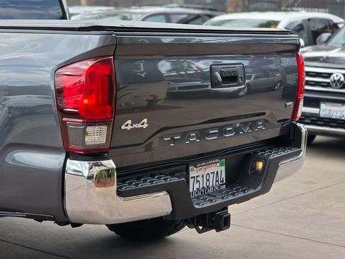 Used 2021 Toyota Tacoma SR5 AWD/4WD image 10