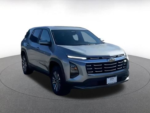 Used 2025 Chevrolet Equinox LT image 3