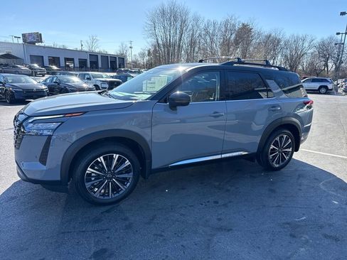 New 2026 Nissan Pathfinder Platinum w/ Cargo Package FWD image 2