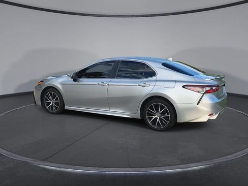 Used 2021 Toyota Camry SE FWD image 6
