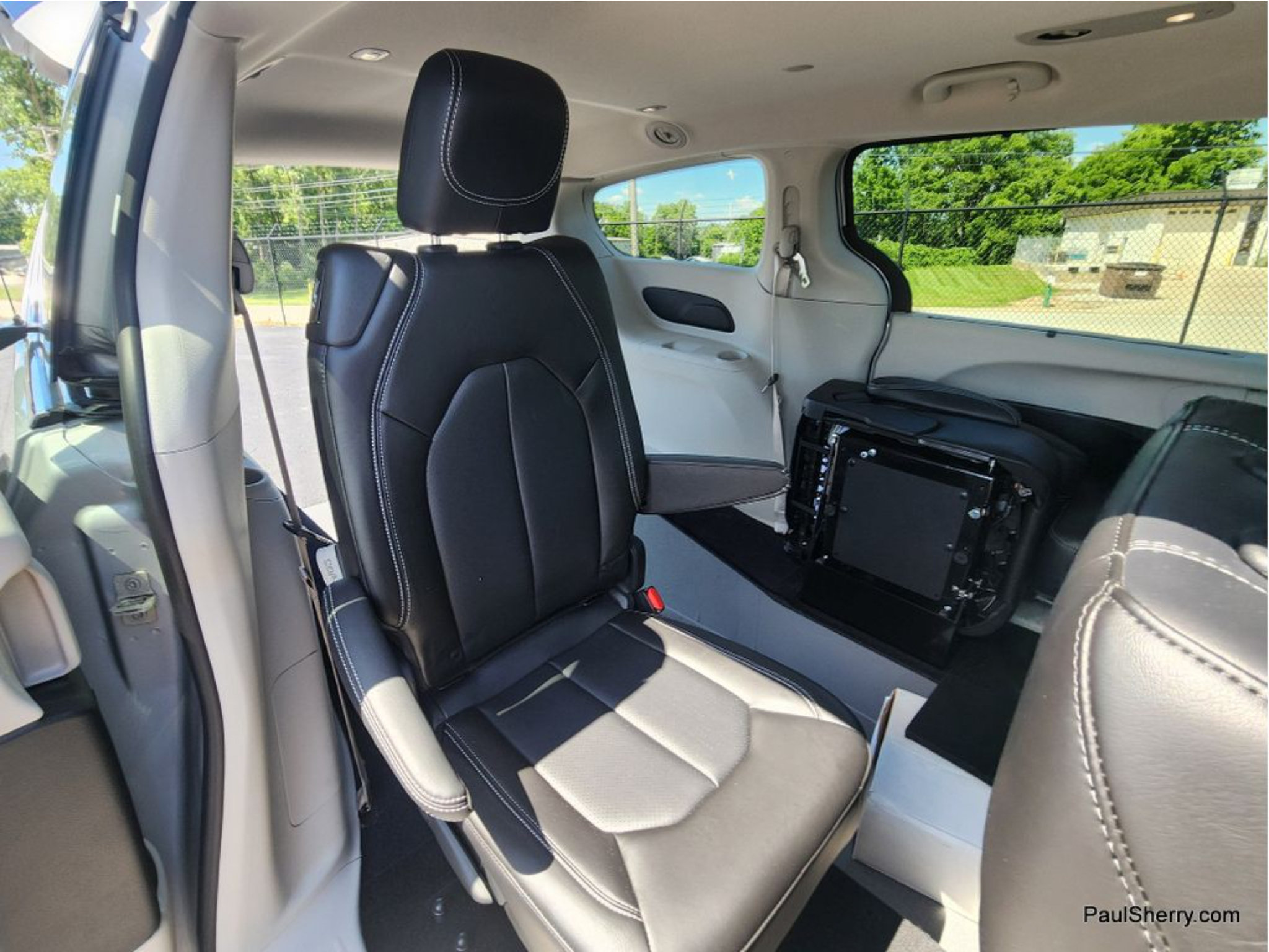 Used 2024 Chrysler Pacifica Touring-L FWD image 24