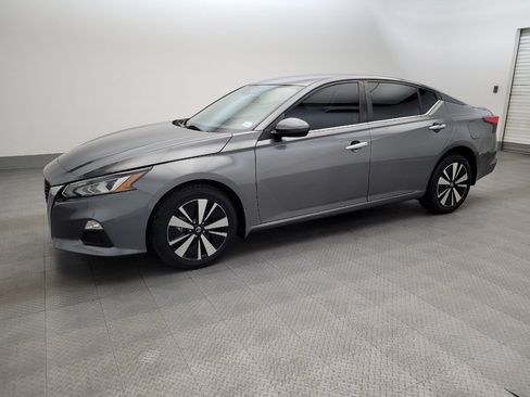Used 2022 Nissan Altima 2.5 SV AWD/4WD image 2