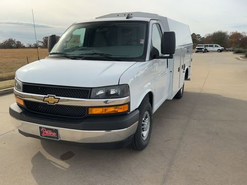 New 2025 Chevrolet Express 3500 w/ Power Convenience Package image 4