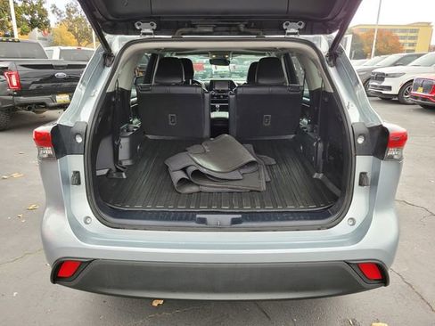 Used 2020 Toyota Highlander XLE image 12