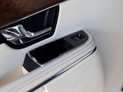 Used 2012 Jaguar XJ L RWD image 50