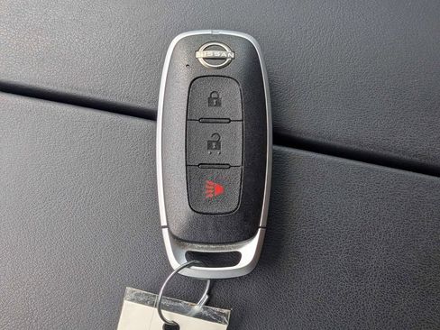 Used 2026 Nissan Rogue S FWD image 31