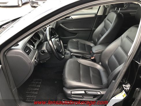 Used 2017 Volkswagen Jetta SE FWD image 10
