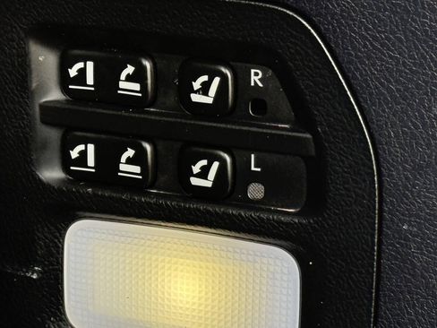 Used 2017 Lexus LX 570 4WD w/ Luxury Package image 22
