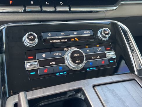 Certified 2023 Lincoln Navigator Reserve AWD/4WD image 17