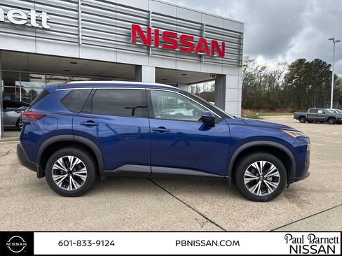 Used 2021 Nissan Rogue SV w/ Premium Package image 5