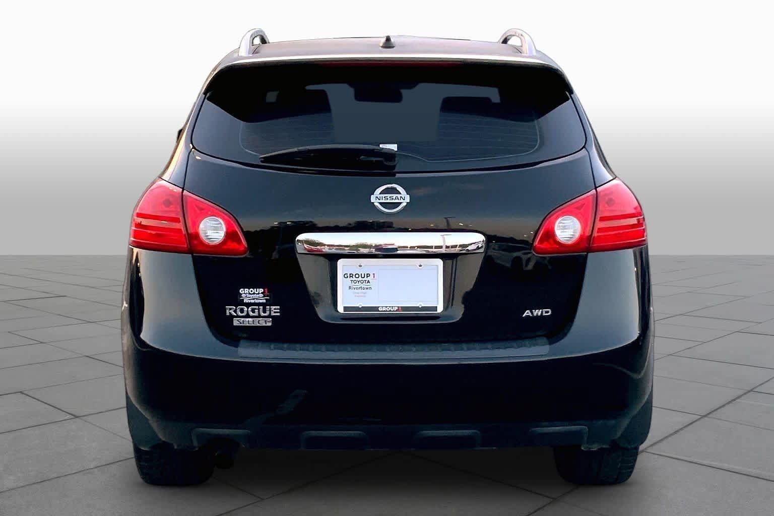 Used 2015 Nissan Rogue S w/ Convenience Package AWD/4WD image 4