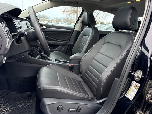 Certified 2024 Volkswagen Jetta SE w/ Panoramic Sunroof Package image 10