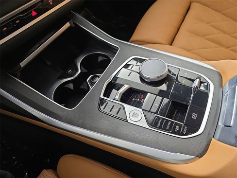 Used 2026 BMW X7 xDrive40i w/ Premium Package image 29