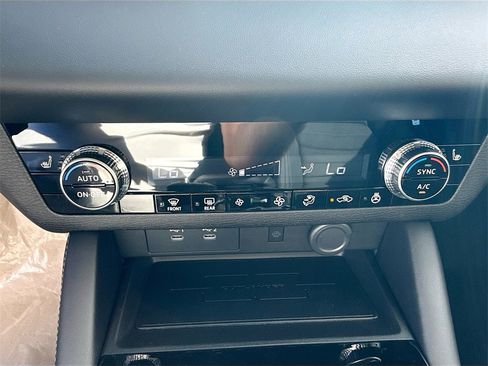 New 2026 Mitsubishi Outlander SE image 16