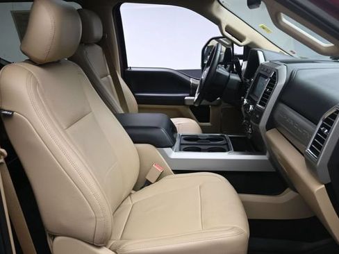 Used 2017 Ford F250 Lariat w/ Lariat Ultimate Package AWD/4WD image 28