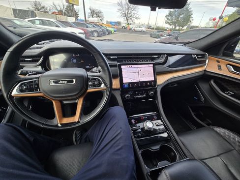 Used 2022 Jeep Grand Cherokee Summit AWD/4WD image 11