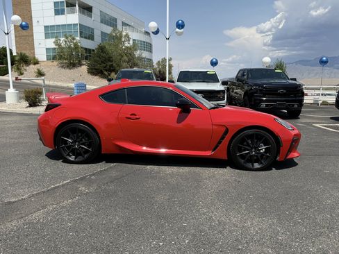 Used 2025 Toyota GR86 Premium w/ ALL Weather Mat Package (TMS) RWD image 4