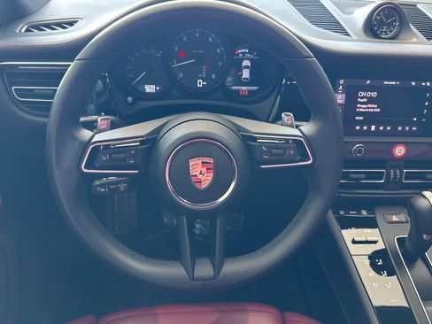 Used 2025 Porsche Macan image 16