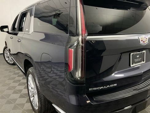 Used 2024 Cadillac Escalade ESV Premium Luxury w/ Performance Package AWD/4WD image 30
