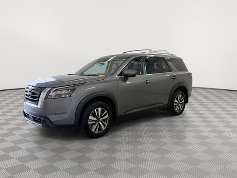Certified 2025 Nissan Pathfinder SL AWD/4WD image 6