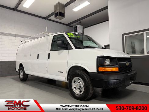 Used 2004 Chevrolet Express 3500 Extended RWD image 1