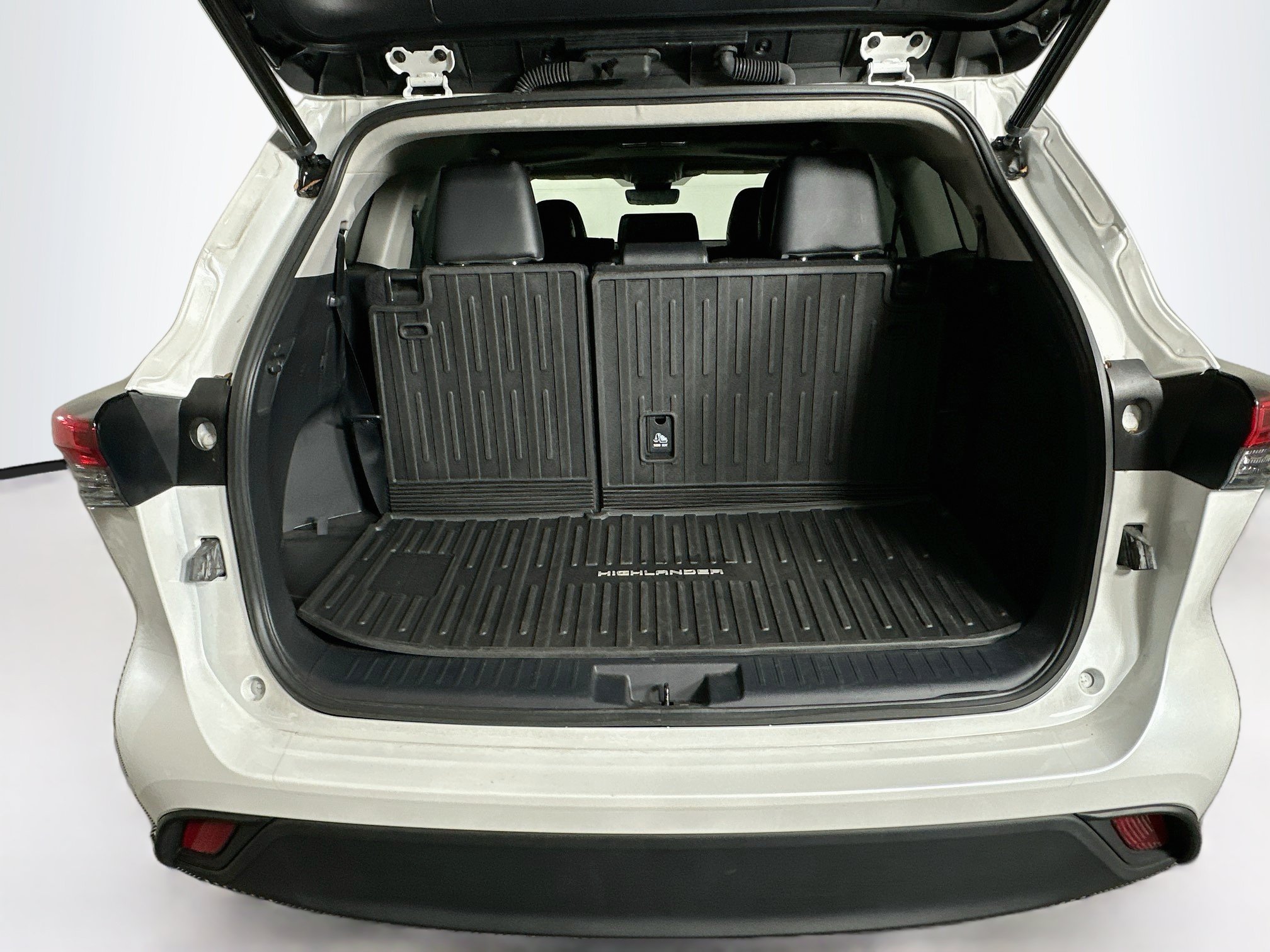 Used 2023 Toyota Highlander XLE FWD image 31