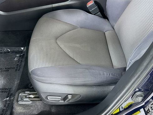 Used 2021 Toyota Highlander LE FWD image 18