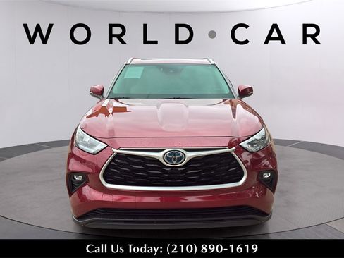 Used 2020 Toyota Highlander XLE image 4